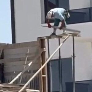 insaatin en ust katinda canlarini hice saydilar BMUxOtXU