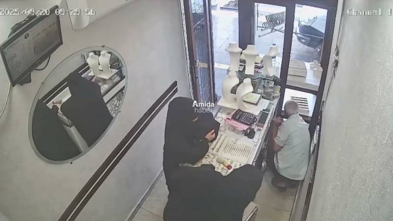 diyarbakirda kara carsafli kuyumcu soygunu zanlilar yakalandi 25 kilo altin bulunamadi gbuJAt8m