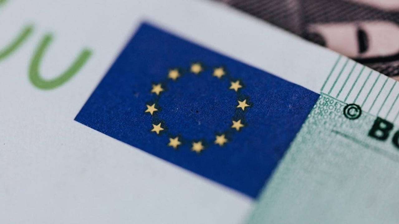 euro bolgesi agustos ayi enflasyonu aciklandi euro dolar karsisinda sert dustu FCIKcAUt