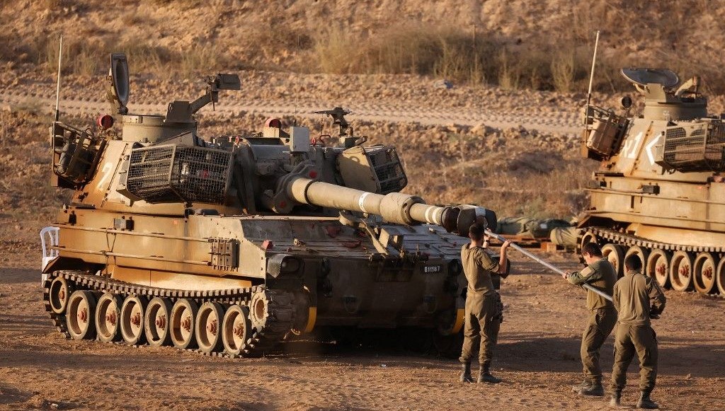 israil ordusundan suriyede baskin askerler koy halkini zorladi maen6WO9