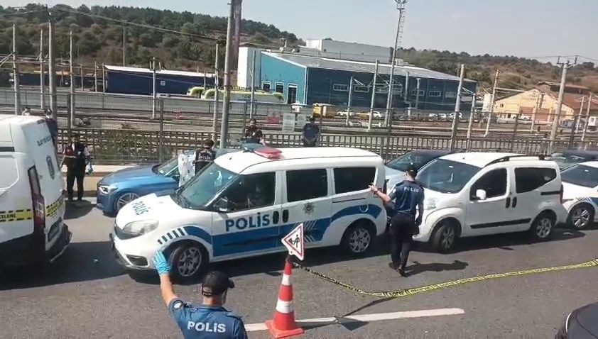 kucukcekmecede park halindeki aracta ceset bulundu 43w5pOqf