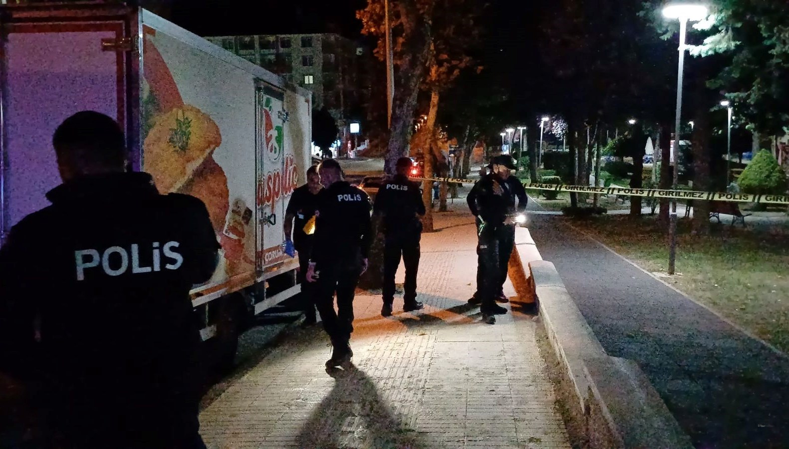 petshop dukkanina silahli saldiri 1 kisi olduruldu izwrgFz9