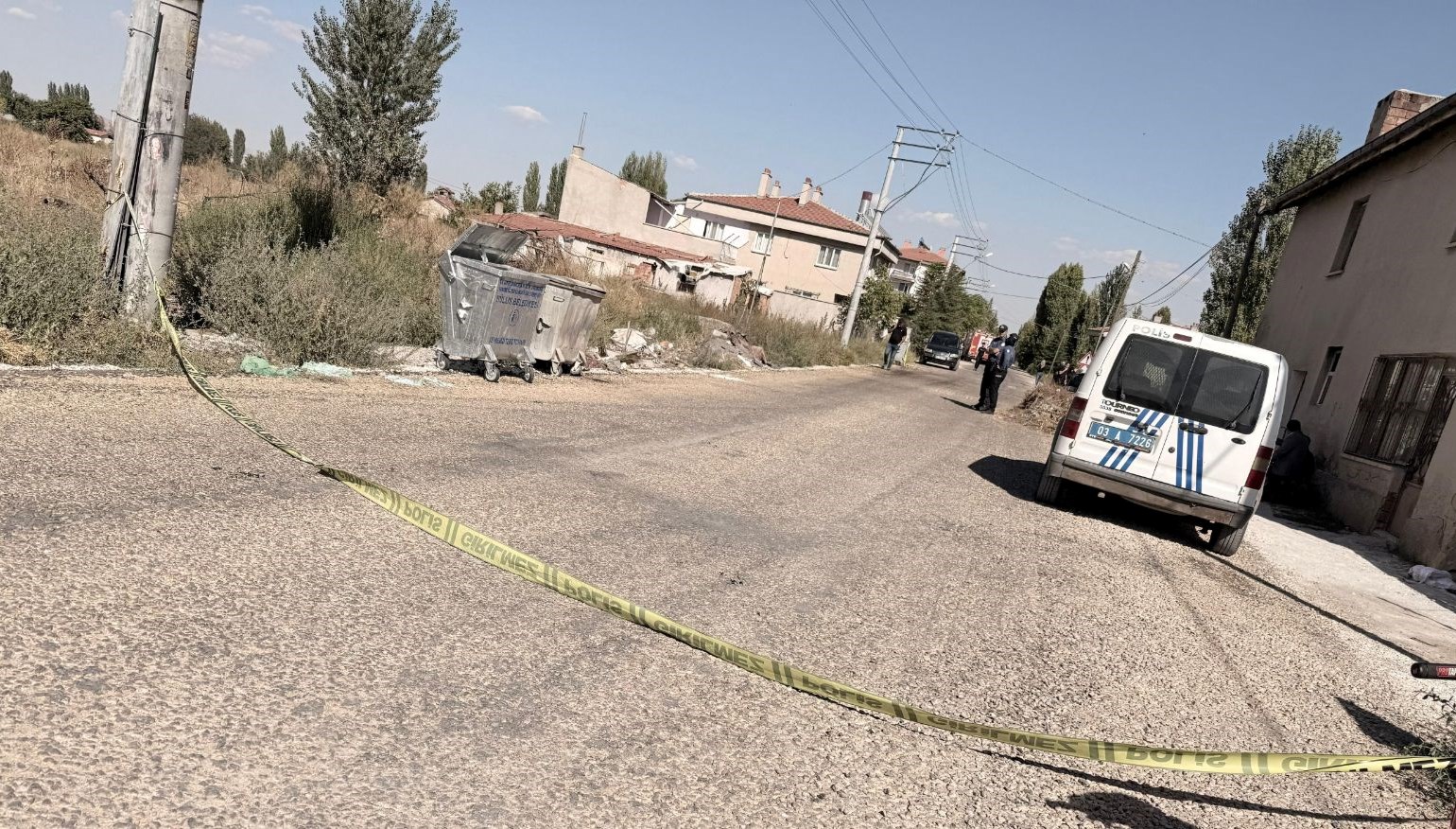 yaktigi otlarin arasinda dusen yasli adam oldu JjCY3WOQ