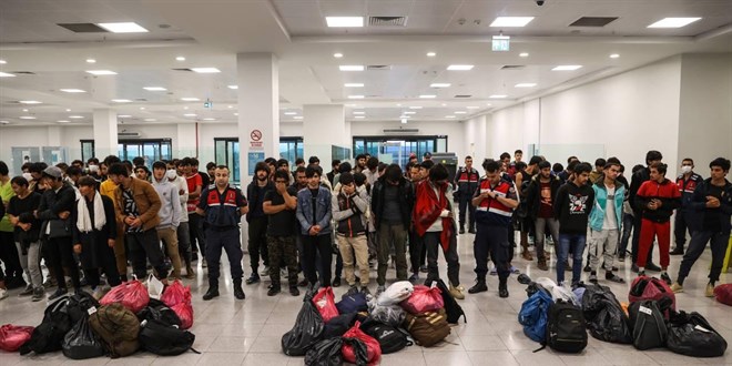 81 ilde duzensiz goc ve gocmen kacakciligina buyuk operasyon T9lASGAg.jpg