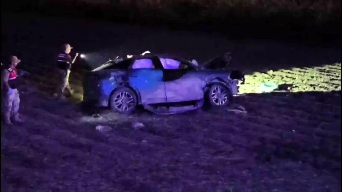 hatayda lastigi patlayan otomobil tarlaya uctu 1 olu 2 yarali hkNqYwMx.jpg