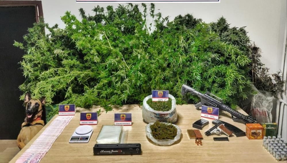 karabukte uyusturucu operasyonu uc tutuklama 7mxS2vRx