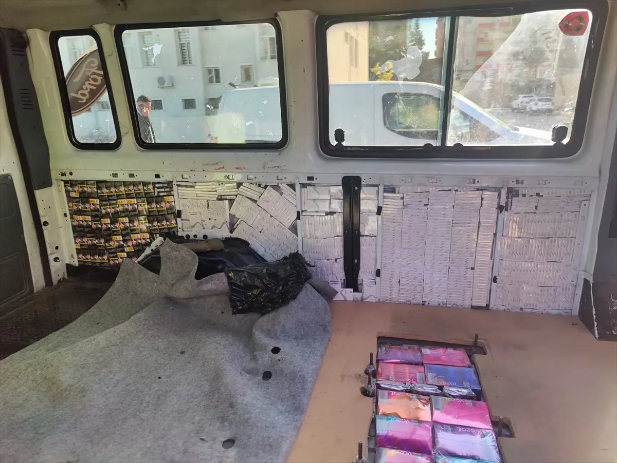 midyatta yolcu minibusunde 16 bin paket kacak sigara ele gecirildi VDaLEKQ9.jpg