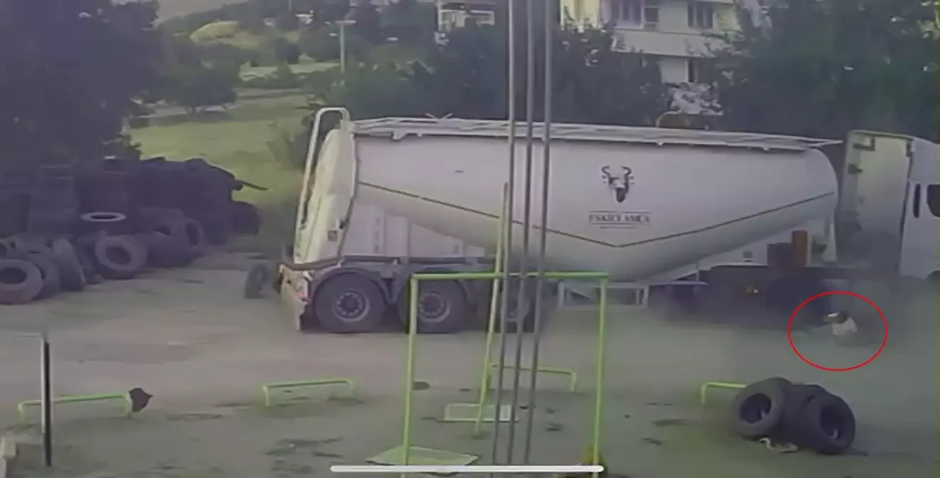 pertekte tir lastigi patladi is insani yaralandi aVqN2Jyk.jpg