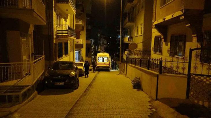 esinden haber alamayinca garaja indi gordugu manzara karsisinda soka girdi TEHOrvIw.jpg