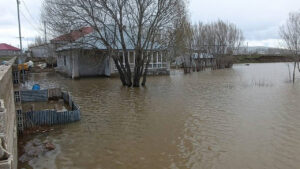 agrida-saganak-yagis-dere-tasmasina-yol-acti-LcvVu9J4