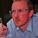 alkolsuz-bar-muduru-alkollu-yakalandi-direksiyon-basinda-baygin-bulundu-7balc4Wa