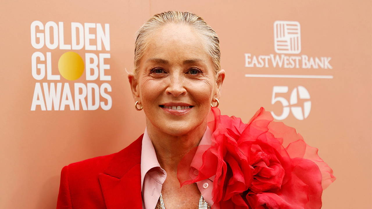 Sharon Stone’un Şaşırtan Aile Geçmişi: “Soyumuz İmparatora Dayanıyor Ama Biz Yoksulluk İçinde Büyüdük”**