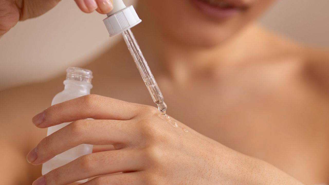onemli-gunlerin-kurtaricisi-72-saat-kala-uygulanan-buzlu-sut-terapisiyle-porselen-cilt-etkisi-sAqS6VXa